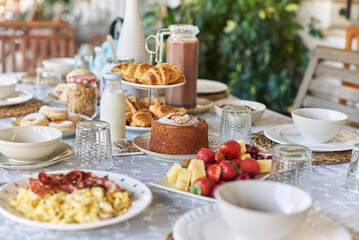 nice sadulable breakfast table with biscuits, juices, smoothies to enjoy a beautiful Sunday morning with the family.