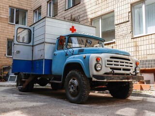 A mobile vaccination room based on an old truck accepts patients