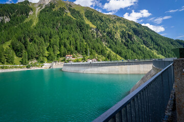 Obraz na płótnie Canvas Hiking around the Neves Reservoir in South Tyrol.