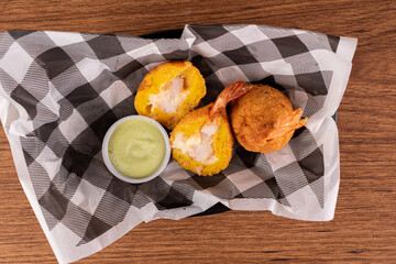 Breaded shrimp dumpling with cream cheese