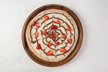 pizza de chocolate branco com morango