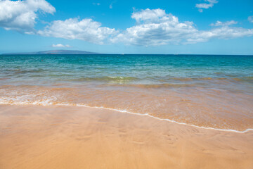 Fototapeta na wymiar Tropical beach with sea sand on summer vacation.