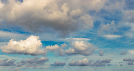 Obraz premium Dramatic sky all the way down to Horizon line 