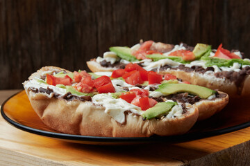 Mollete mexicanos, comida tradicional mexicana.