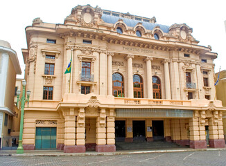 Fachada do teatro Dom Pedro II