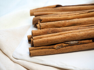 건조시킨 향신료 시나몬, 요리재료