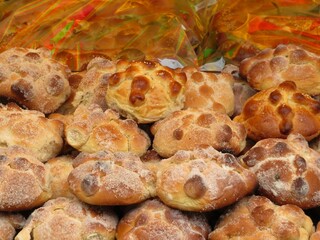 traditional mexican day of the dead sweet bun-pan de muerto