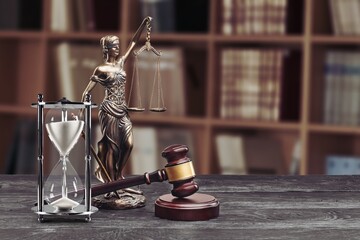 Judge's gavel on library background. Law and justice concept. - obrazy, fototapety, plakaty