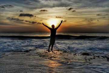 Fototapeta na wymiar silhouette of person jumping on the beach, bali