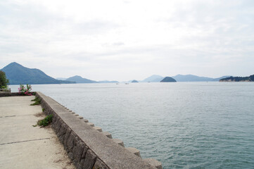 大久野島の遊歩道から見る瀬戸内海の島々
