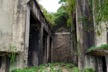 戦跡が多く残る大久野島の毒ガス貯蔵庫跡