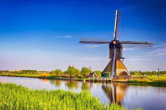 รูปภาพMills – เลือกดูภาพถ่ายสต็อก เวกเตอร์ และวิดีโอ685,408 | Adobe Stock