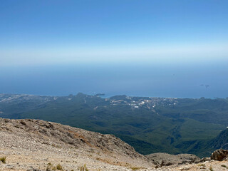 Naklejka premium Amazing view from the top of a mountain down to the sea in Chalkidiki, Greece