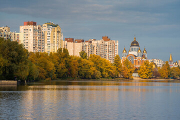 Fototapeta na wymiar Autumn cityscape in Kyiv on Obolon