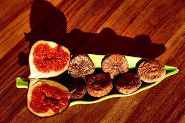 cut and whole figs top view