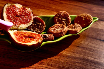 cut and whole figs top view