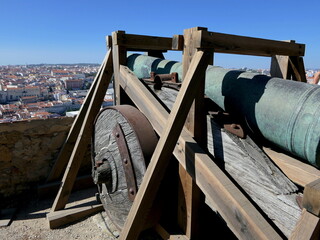 altes Geschütz auf dem Castelo Sao Jorge in Lissabon