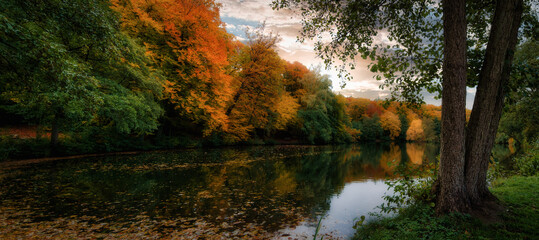 Herbstliches Seepanorama