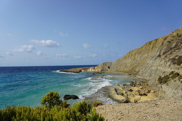 einsamer Strand bei  Ix-Xatt L`Ahmar auf der Mittelmeerinsel Gozo, Malta