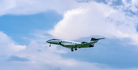 Plane bearing number Gulfstream Aerospace G650ER landing at Tan Son Nhat International Airport, Ho...