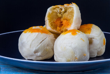 Spring rolls consist of flour, scrambled bean filling, salted egg.