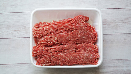 コンテナに入った入ったひき肉
