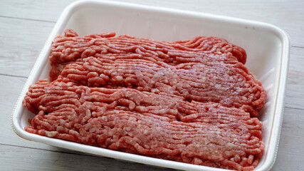 コンテナに入った入ったひき肉