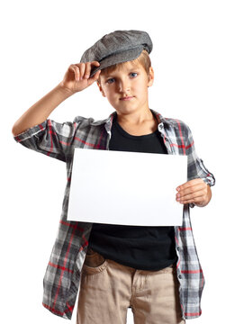 Kid with beret hold white paper