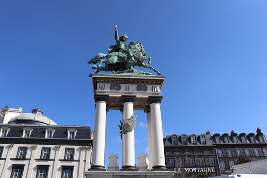 Statue de Vercingetorix sur la place de Jaude, ville de Clermont Ferrand, département du Puy de Dome, France
