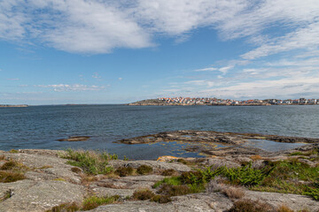 Fototapeta na wymiar Swedish west coast. Gothenburg archipelago. Rocky coastline. Stones on the beach