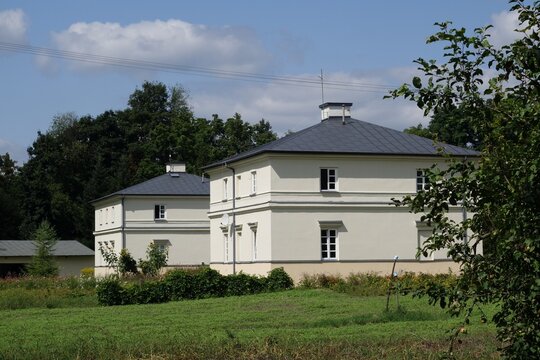 Opole Lubelskie, palac w Niezdowie.