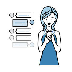 立ってスマートフォンで楽しくチャットで会話するドレスの女性