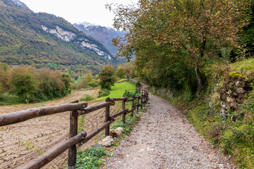 Fototapeta na wymiar Trekking path near Tenno lake in Italy