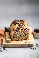 cake gâteau moelleux fait maison au yaourt et fleurs d'hibiscus