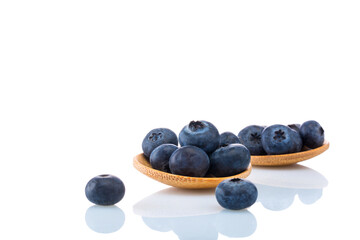 Fototapeta na wymiar Blueberries isolated on white background