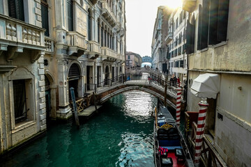 Fototapeta na wymiar Through the streets of Venice
