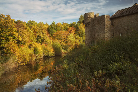 Hardtburg in der Eifel in Deutschland im Herbst