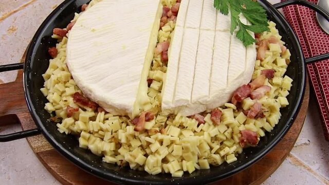 croziflette au reblochon sur une table
