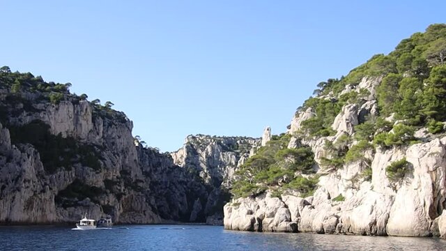les calanques de Cassis vue de la mer