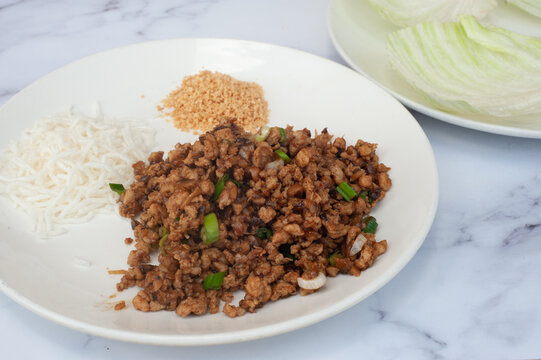 Minced Chicken In Lettuce Cups