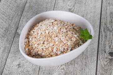 Raw oats in the bowl