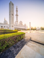 Fototapeta na wymiar Sheikh Zayed Grand Mosque in Abu-Dhabi, UAE