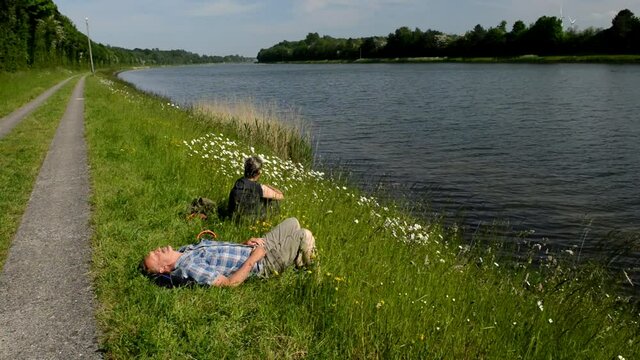 Paar am Nord-Ostsee-Kanal 