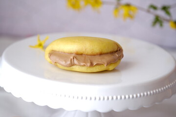 bao cinesi dolci allo zafferano cotti al vapore con crema di nocciole