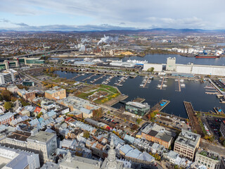 Obraz premium Quebec, Canada - October 20 2021 : Aerial view of Quebec City Old Port.