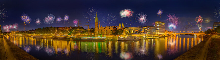 New Year celebrations on New Years Eve with fireworks in the capitals of the world. Fireworks in Bremen.

 - obrazy, fototapety, plakaty