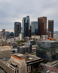 Naklejka premium downtown los angeles during a cloudy and gray day in the fall