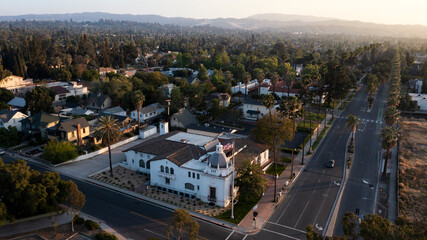 Sunset aerial view of historic downtown Redlands, California, USA. - obrazy, fototapety, plakaty