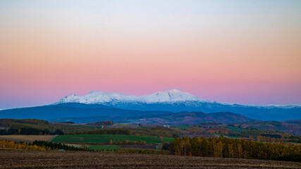 雪の大雪山とビーナスベルト　秋の北海道 © Yuuki Kobayashi