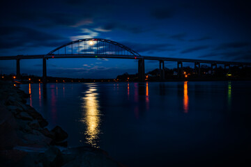 The full Moon exactly above the arch of the Saint Georges Bridge, Delaware